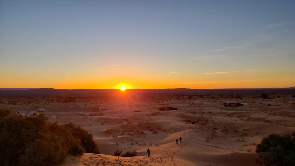サハラ砂漠 日の出
